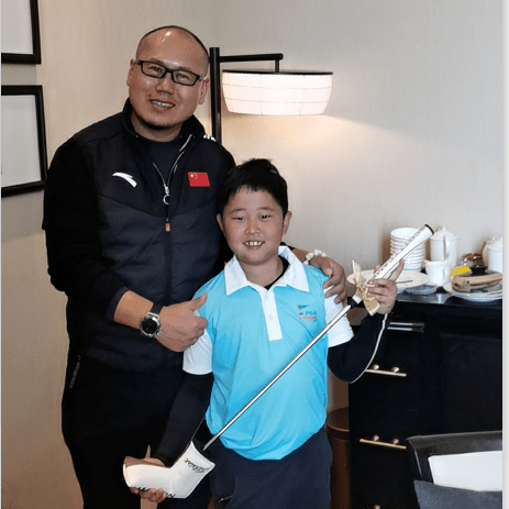 努力又灿烂的高尔夫球小行星你好吴明轩同学