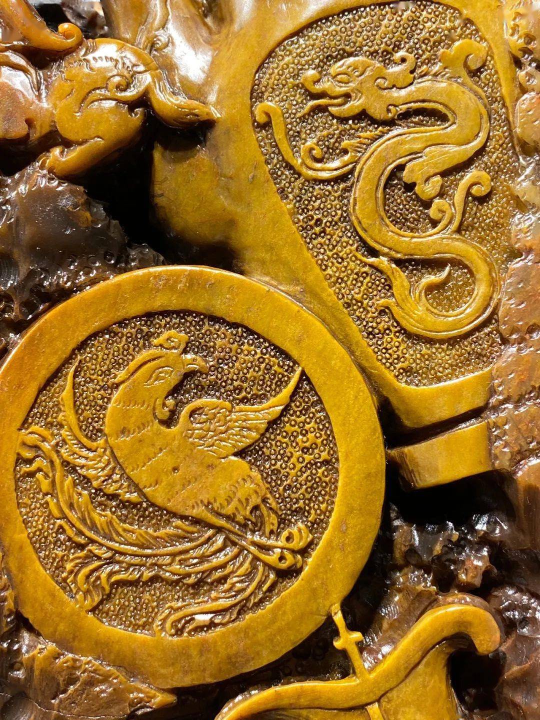 用之美—-博古汇萃 招财进宝 ▎寓意吉祥的田黄雕刻玉牌_寿山