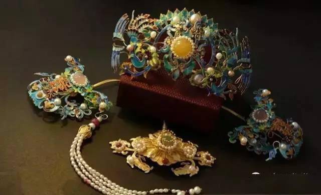 仿明式烧蓝双凤大花钿冠烧蓝发簪清·烧蓝耳坠 鎏金多宝簪和田玉拉丝