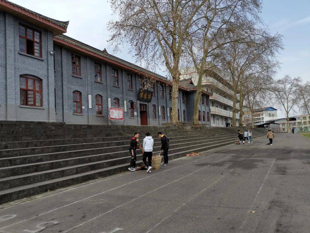 正式开学从阆中各校园里传出的一幕幕