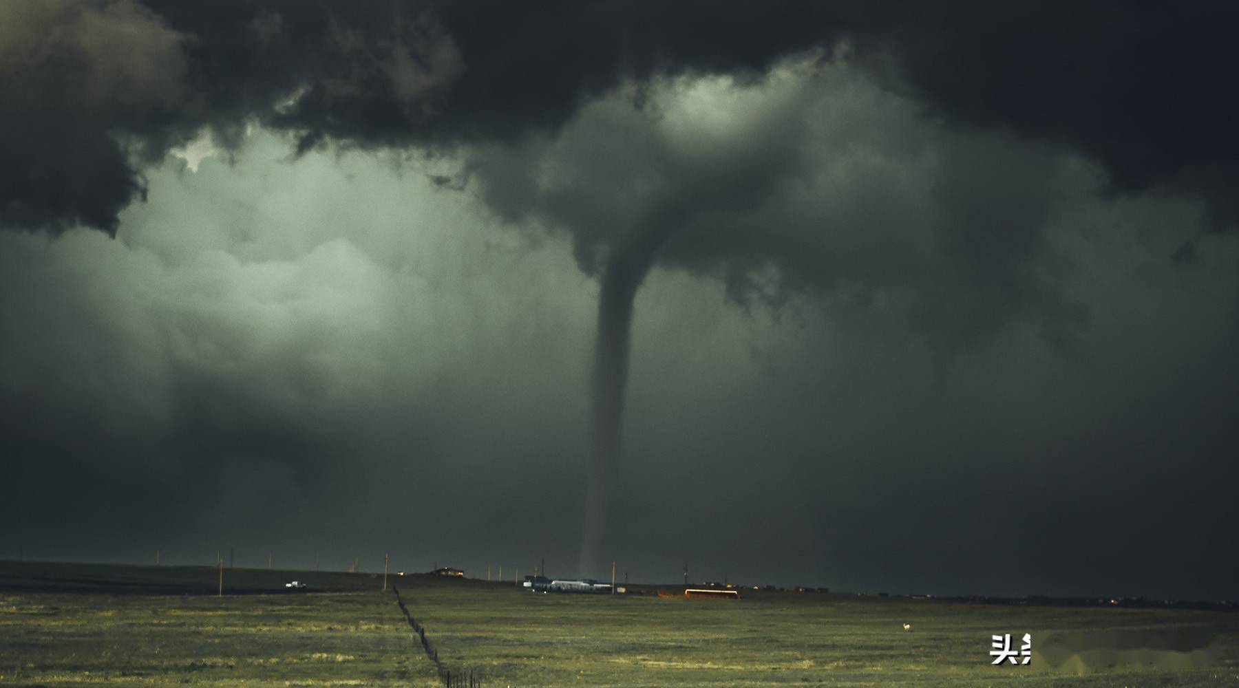 不要小看我们身边出现的迷你"龙卷风",它叫尘卷风,也会酿灾祸