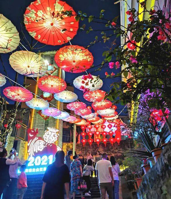 【图说琼海】灯艳人欢庆元宵 古街夜色春意浓