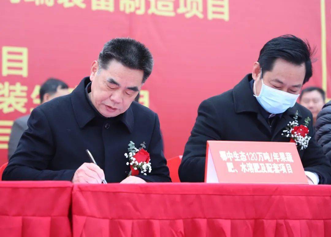 杨才超董事长与政府代表签订项目合约杨才超表示,在项目建设过程中,鄂