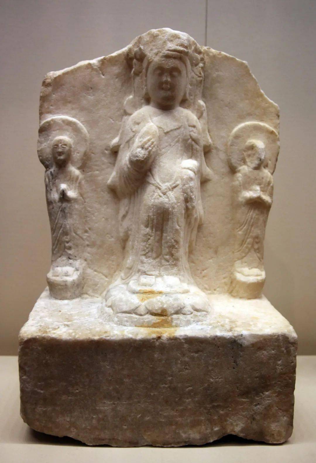 北朝 北齐1953年河北曲阳修德寺遗址出土高40厘米,宽26厘米菩萨头戴宝