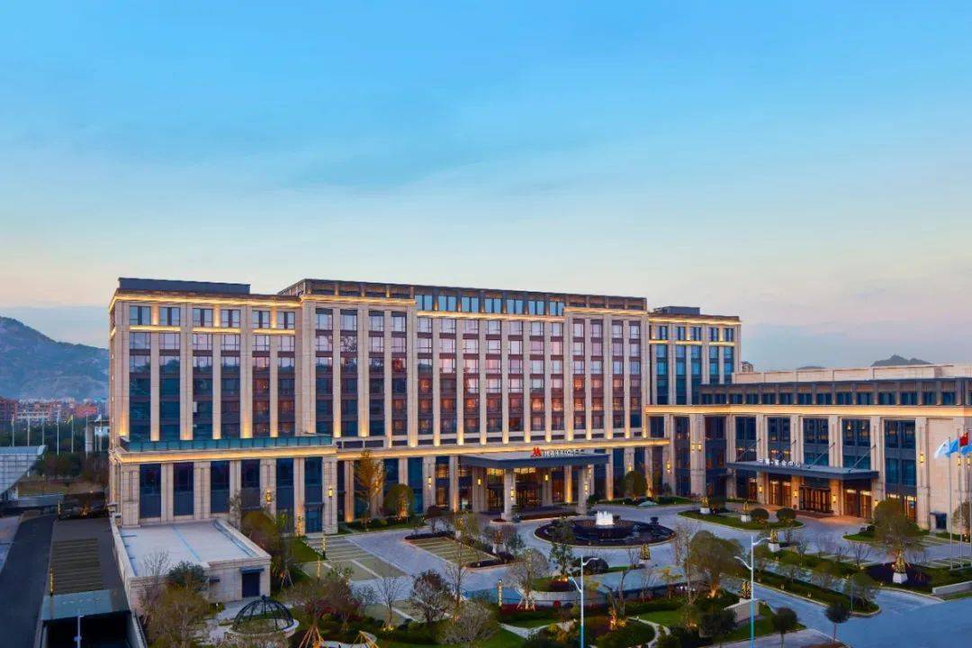 温州空港万豪酒店坐落于温州市经济技术开发区滨海园区滨海一道(毗邻