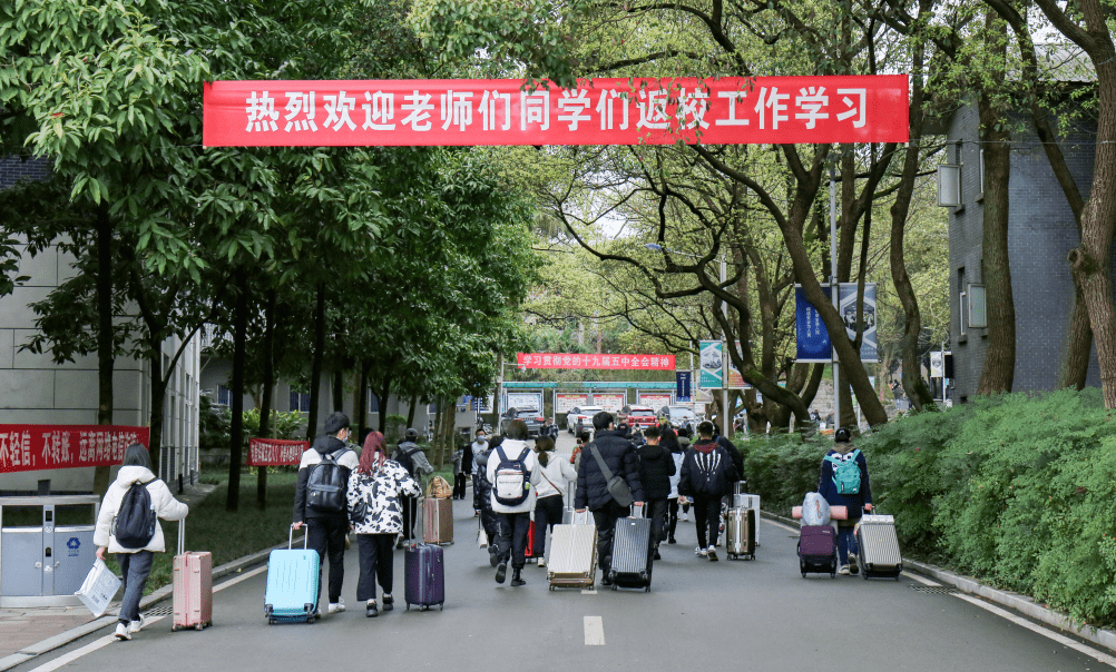 多图直击!我市高校开学第一天是这样的