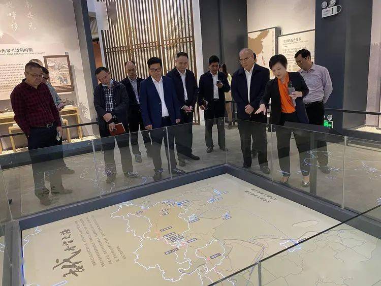 参观瑜丰沉香产业园沉香博物馆▲参观瑜丰沉香产业园沉香博物馆▲大