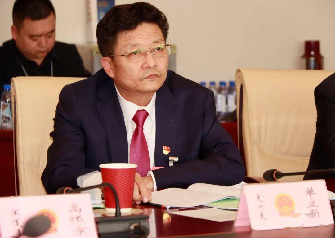 鄂托克旗代表团审议市人民政府工作报告