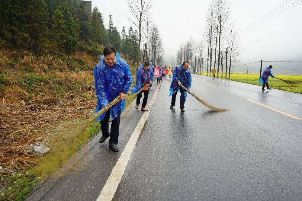 今天是第58个学雷锋纪念日萍乡公路系统开展系列学雷锋志愿活动