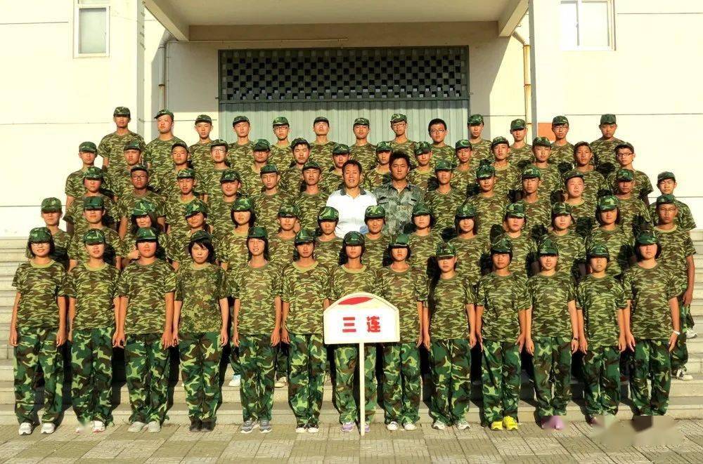 请收藏:泗水一中2012级军训合影及训练过程镜头