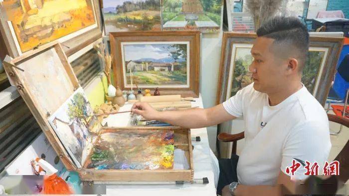 海南屯昌农民画师“油画梦”的坚守和创新
