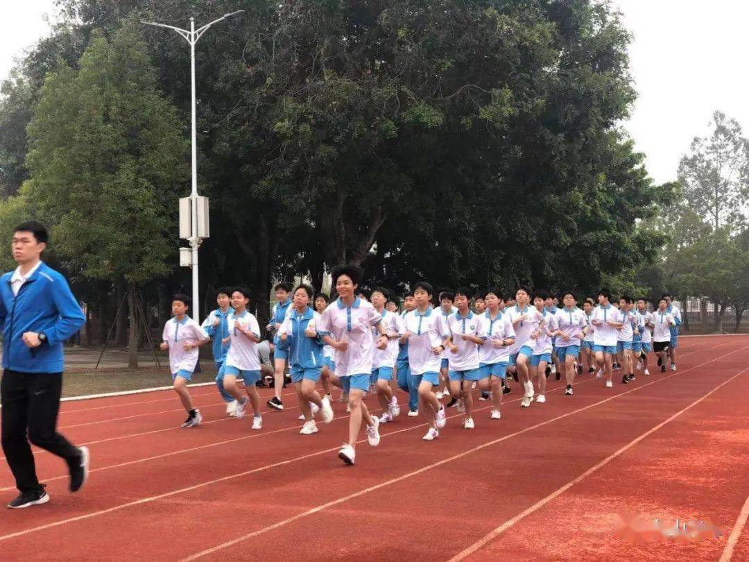 新宁中学体育教研组长李孟宁:球类对我们来说,是比较薄弱,各个球类的