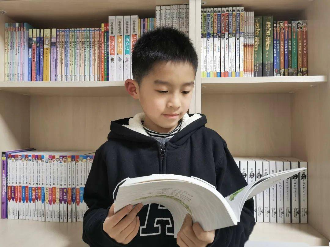 【我陪孩子共成长】以书润心 快乐阅读
