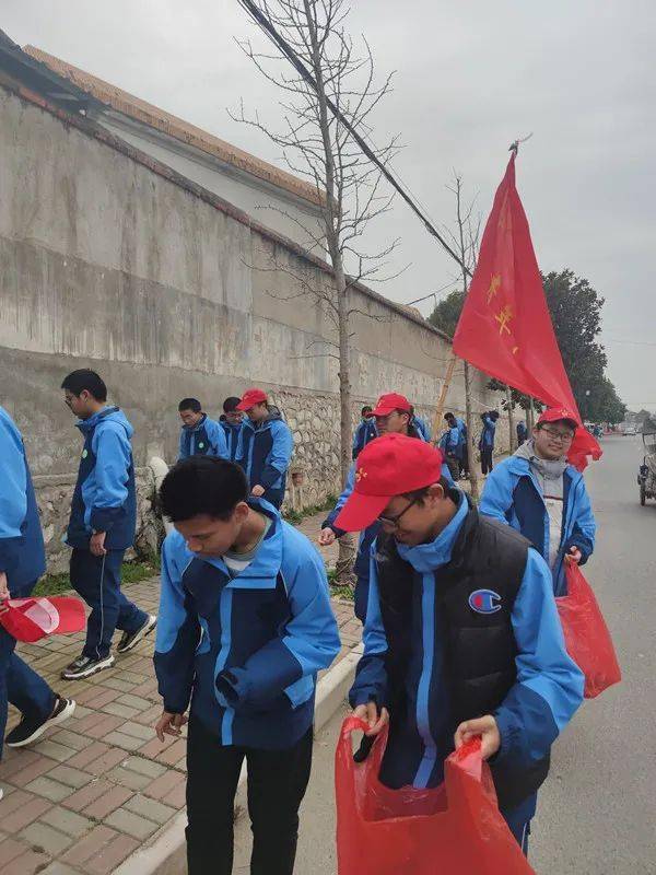 巢湖市烔炀中学开展弘扬雷锋精神参与志愿服务公益活动