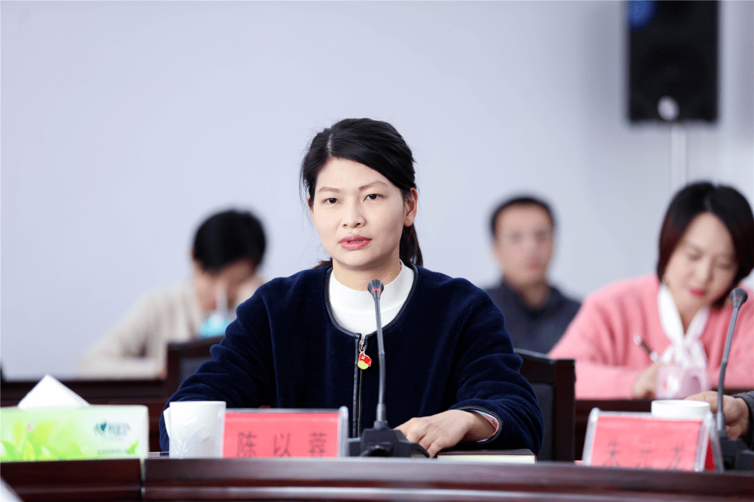 会上,厅机关党委专职副书记林林同志传达学习了省委省政府及厅党委