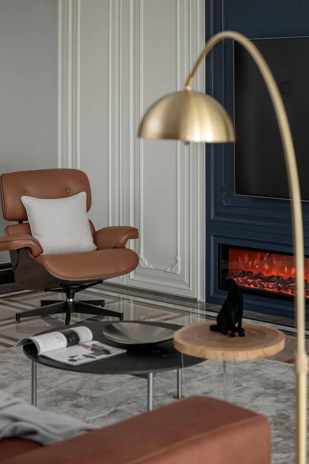 170平法式复古风格装修,阳台纳入客厅,电视墙隐藏式收纳,摩登范客厅