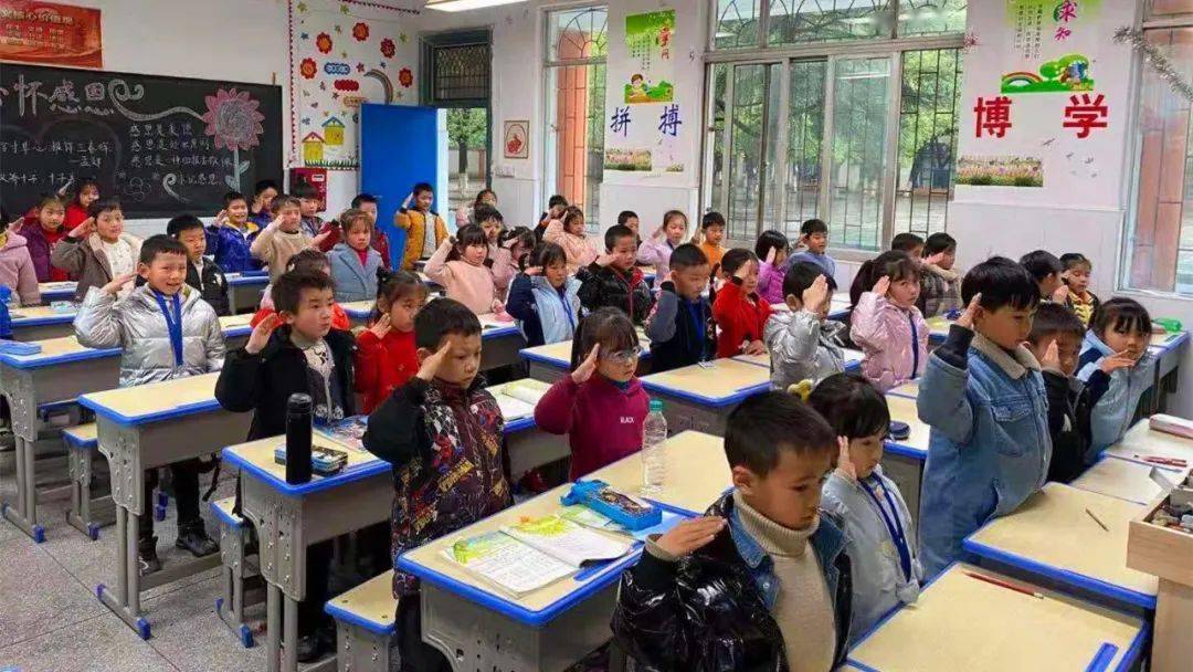 峡江县实验小学推动学雷锋活动常态化