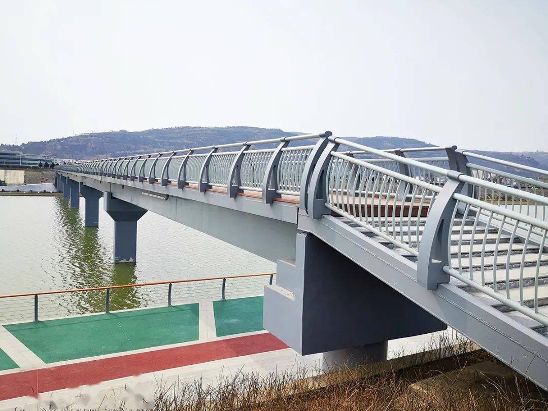 天水这座人行便桥开通了附近居民出行更方便了
