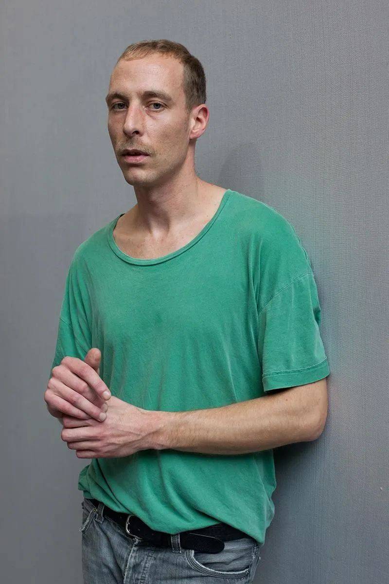 沃尔夫冈提尔曼斯人群中这些面孔幽灵般显现