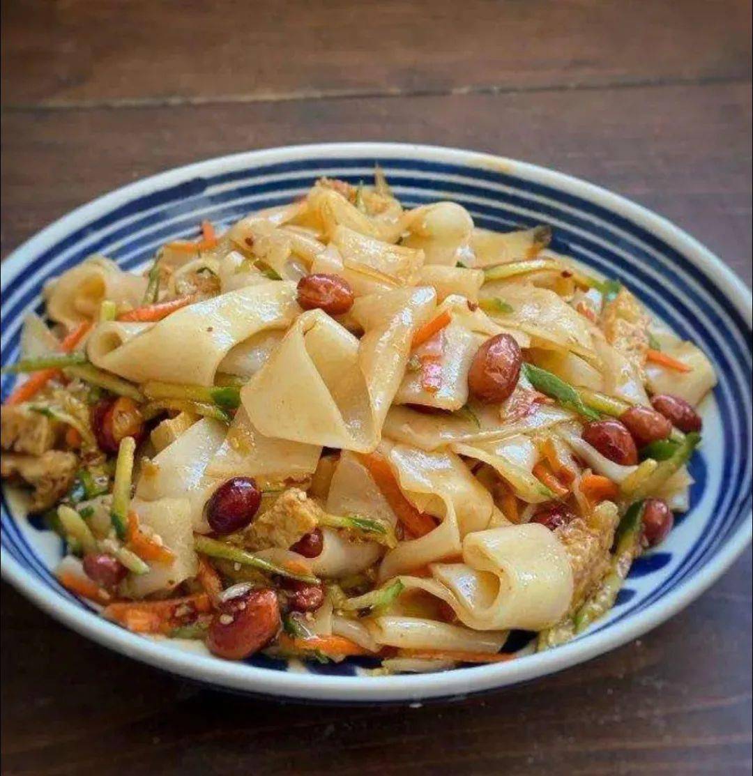 (图来自网络)祖奶奶卷面皮终于开到滨湖了看图上快要透明的水晶面皮就