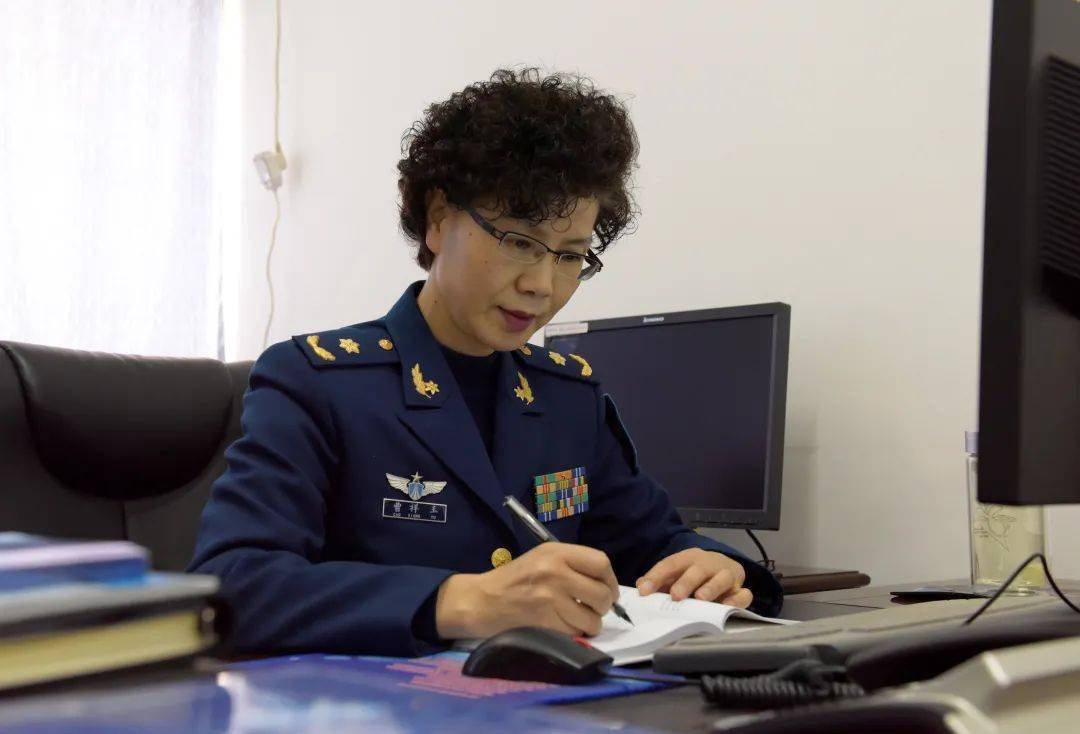 空工大女神来袭,且看潇洒身影为"战"忙_孙郁清