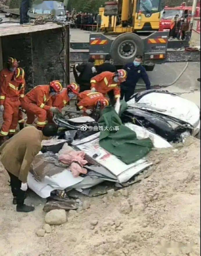 云南发生一起重大交通事故致4人死亡场面太恐怖