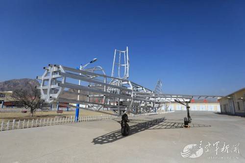 用建筑边角料造“飞机龙八国际app”?兵哥哥的手到底有多