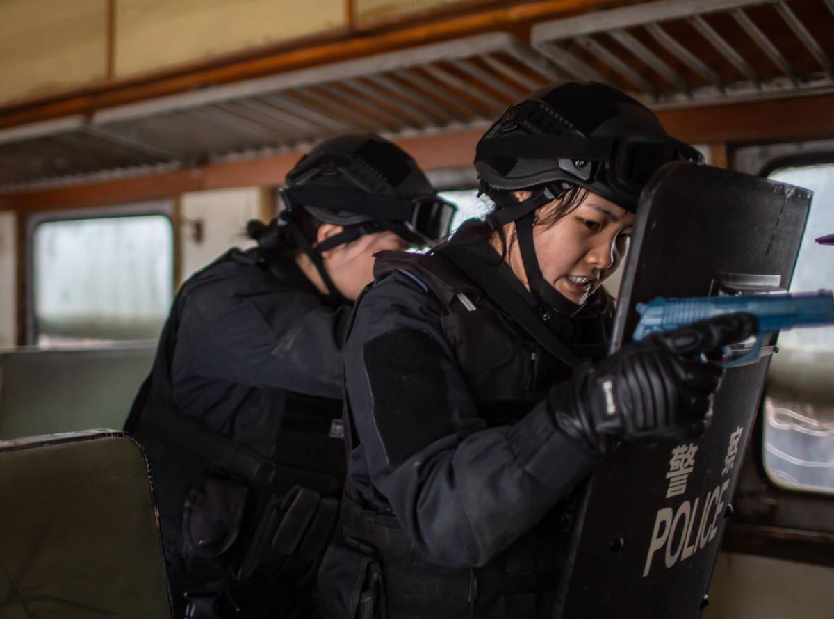 为"她"点赞!铁鹰突击队中的铿锵玫瑰