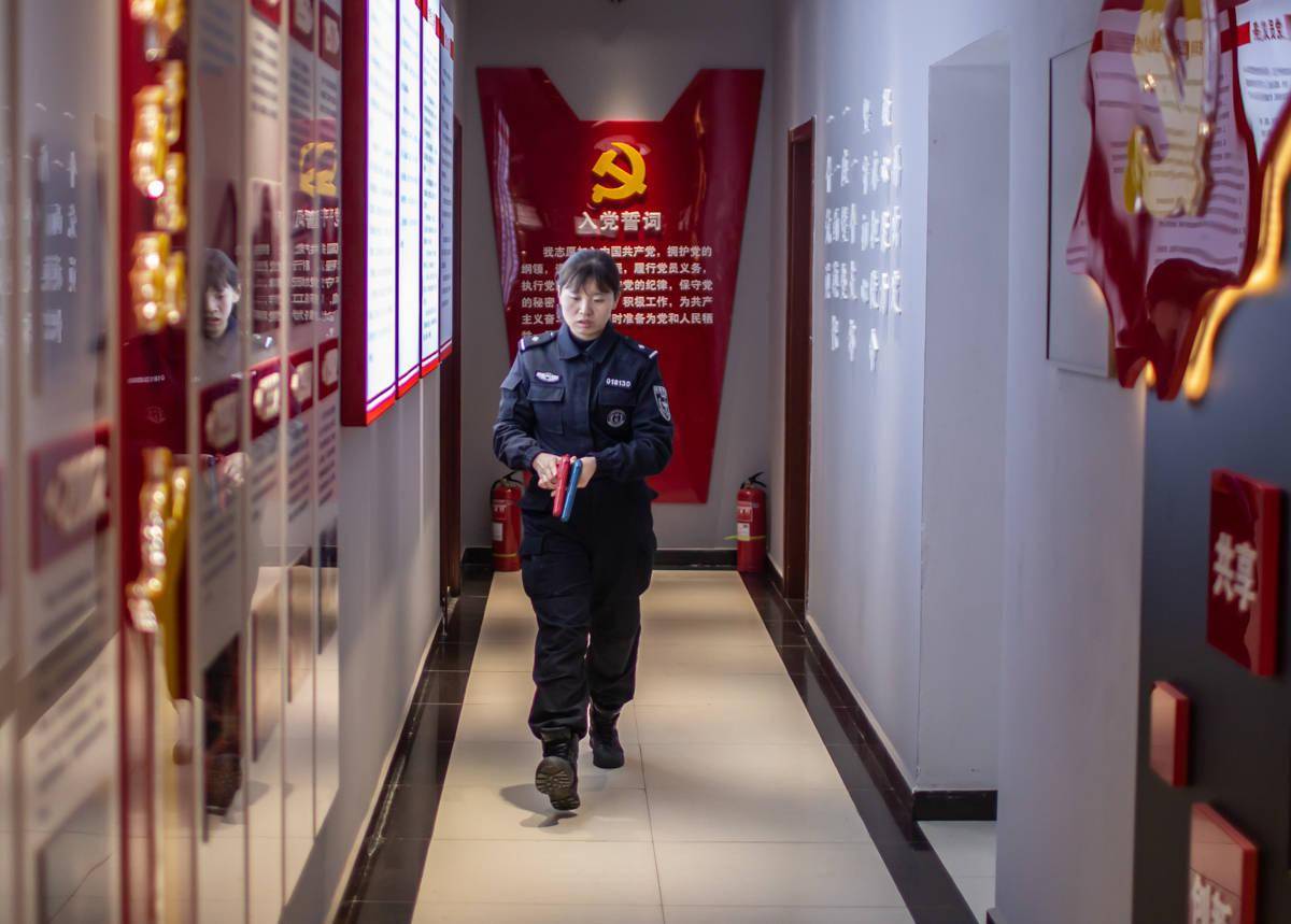 为"她"点赞!铁鹰突击队中的铿锵玫瑰