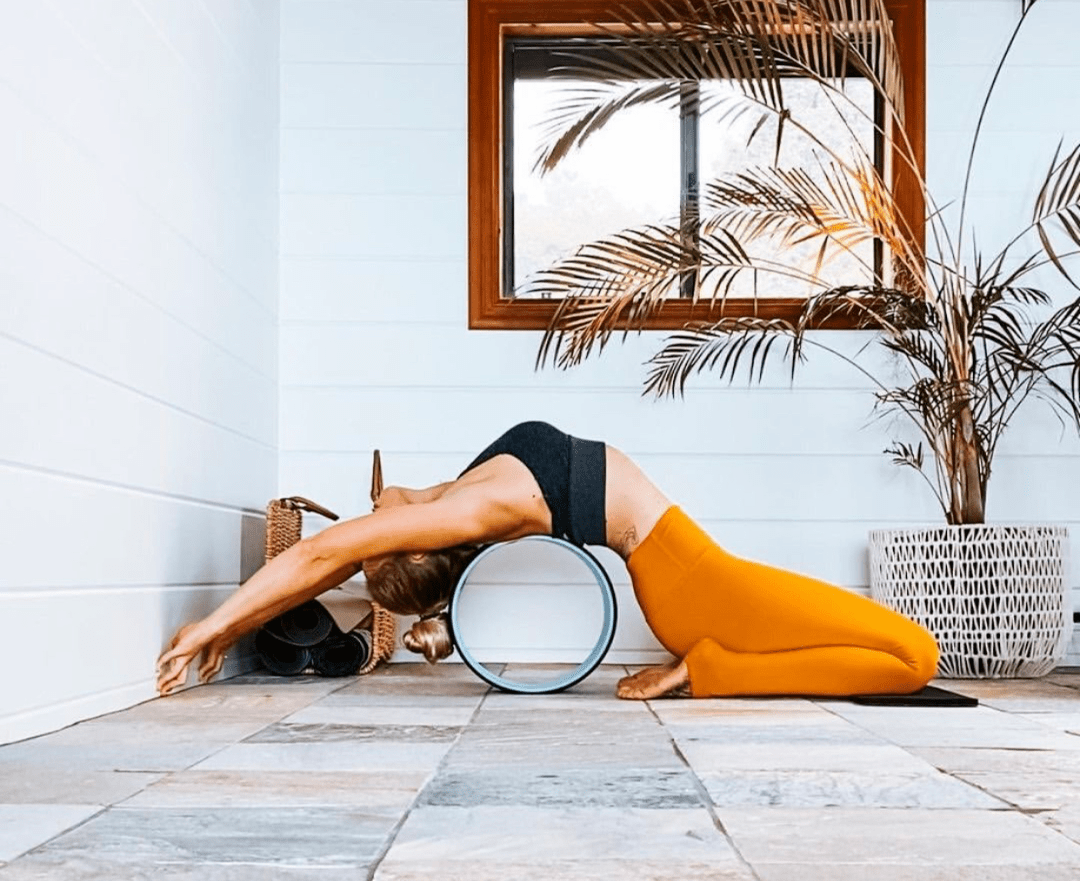 练瑜伽,胸腔打不开?试试这4种辅具,开胸效果特别好!