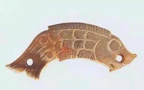 河南三门峡虢国墓出土玉鱼 西周西周时期是玉鱼制作的