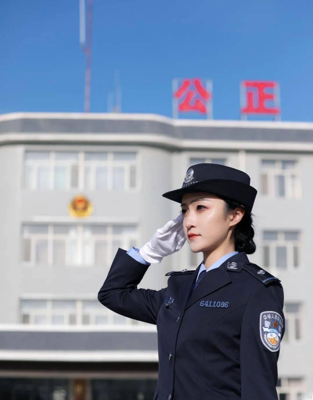 警察队伍,从我入警的第一天起,我就深知这身藏蓝警服的职责与使命是无