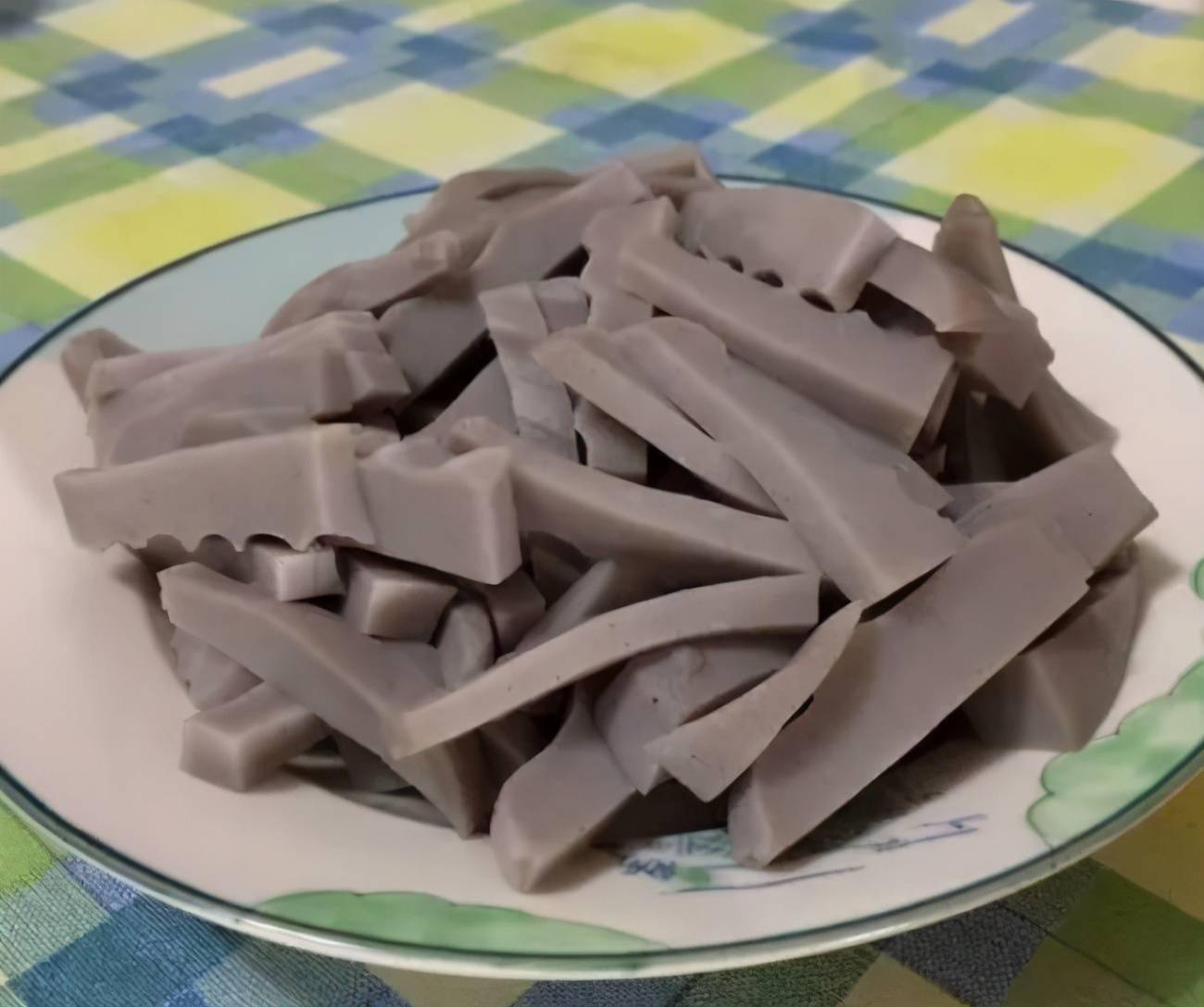 河南内黄的楚旺镇有一种扒糕,这扒糕已经有年头了,是当地人很喜欢吃的