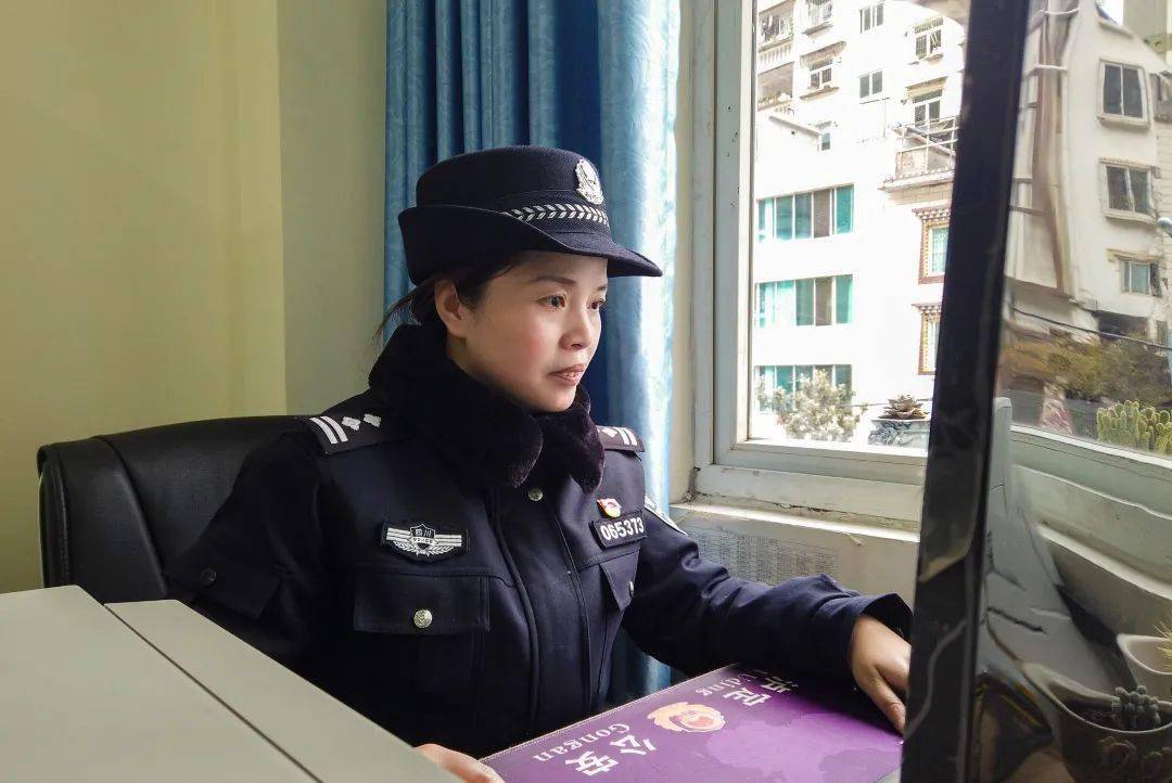 三八节别样的美丽致敬巾帼女警