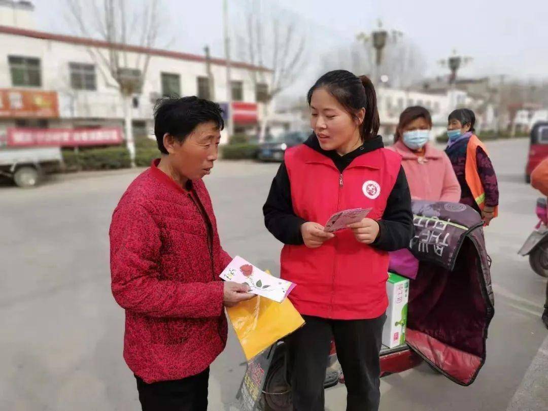 基层动态黄垓镇总工会开展庆三八法律宣传志愿服务活动