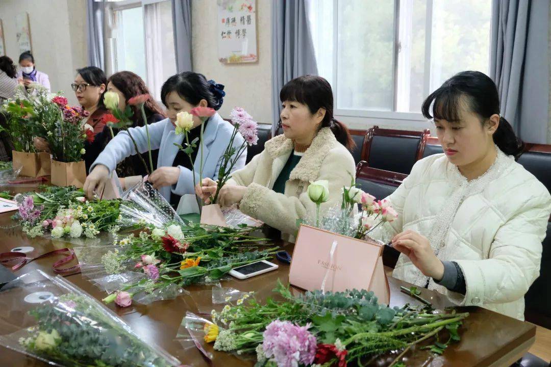 鲜花送给白衣女神黄石市妇幼保健院妇女节庆祝活动丰富多彩