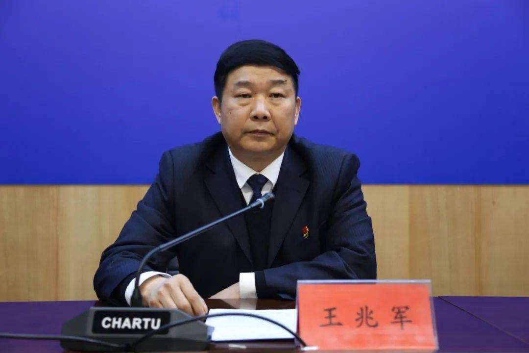 市委常委,政法委书记王兆军介绍了全市政法队伍教育整顿的有关情况并