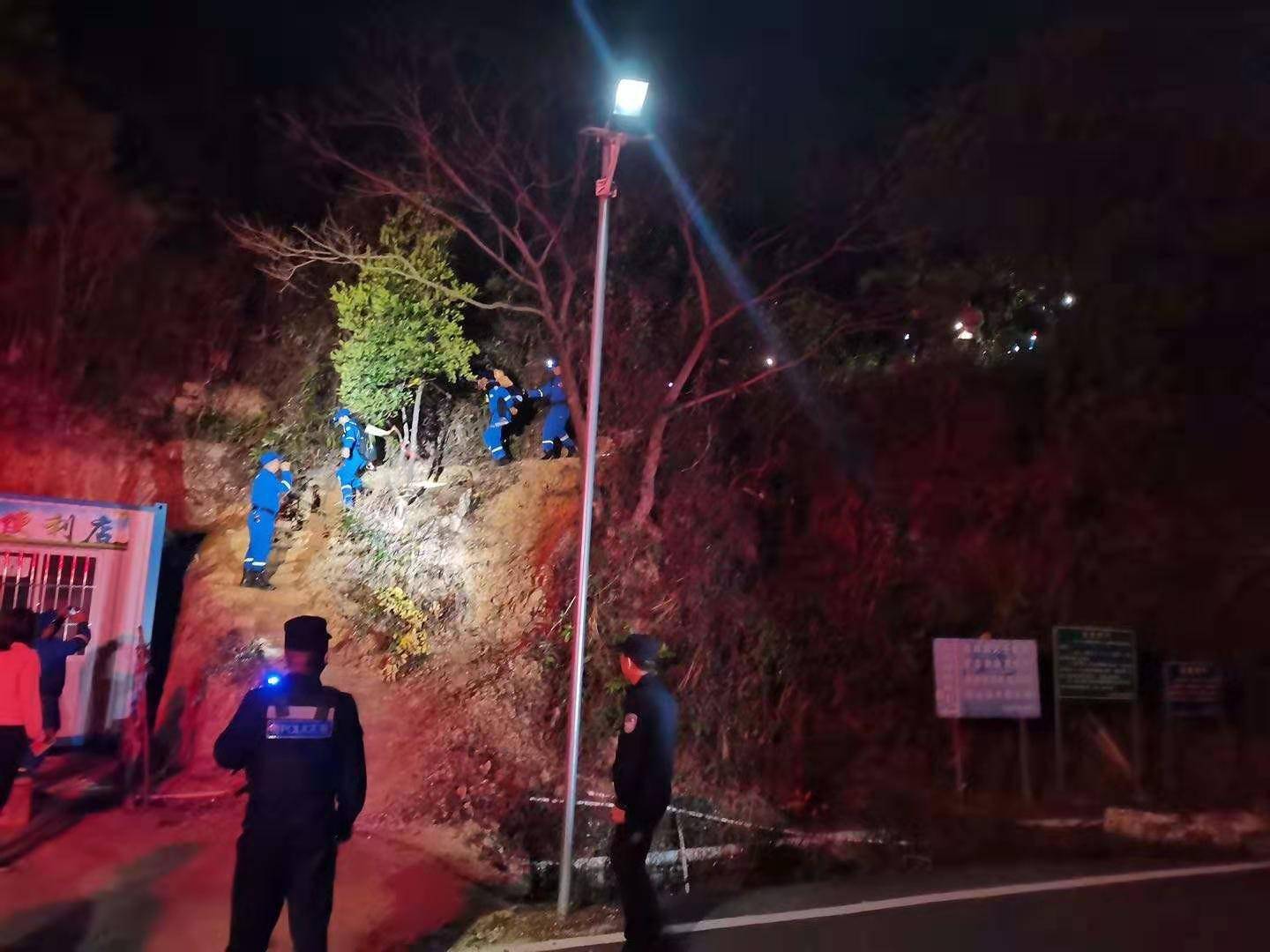 父子俩登山迷路被困，惠州惠阳民警历时5小时搜寻成功营救