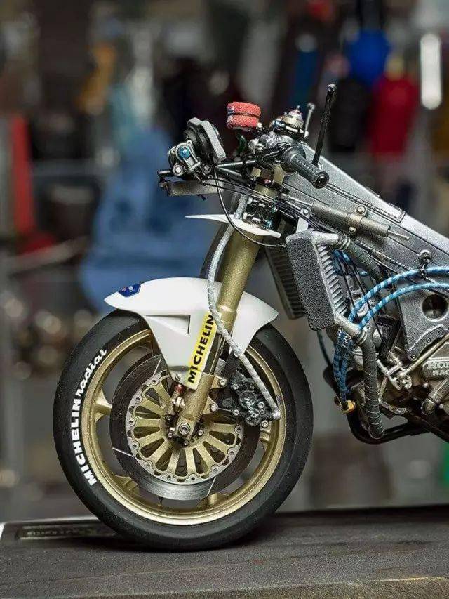 他把本田的传奇nsr500摩托车缩小了24倍!