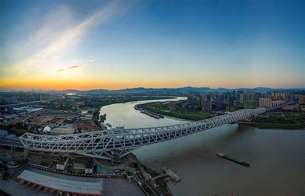 三官堂大桥西侧桥头堡开放使用