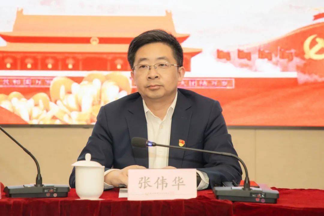 吴江开发区党工委副书记,管委会副主任张伟华参加活动并对如何在机关