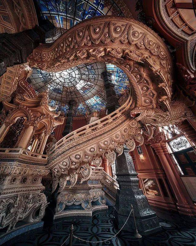 让人感觉很高贵在当代建筑中旋转楼梯的设计就简约得多不需要太多装饰