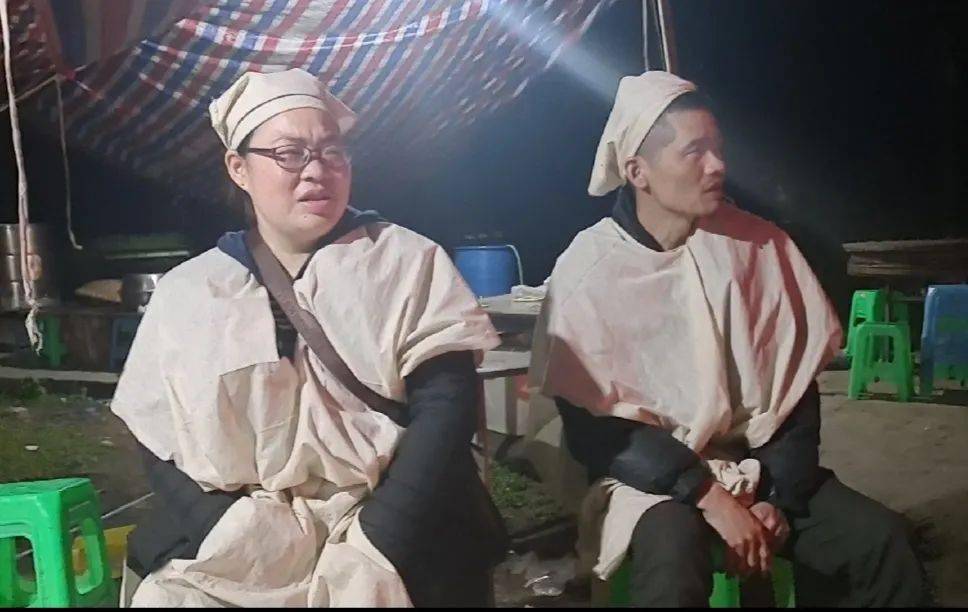 "最后的棒棒"去世:一辈子节约,灶膛里摸出8万_手机搜狐网
