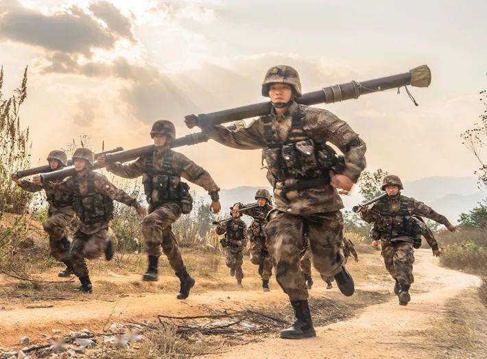 南部战区陆军某旅:树立实战导向 打造"作战尖兵"_手机搜狐网