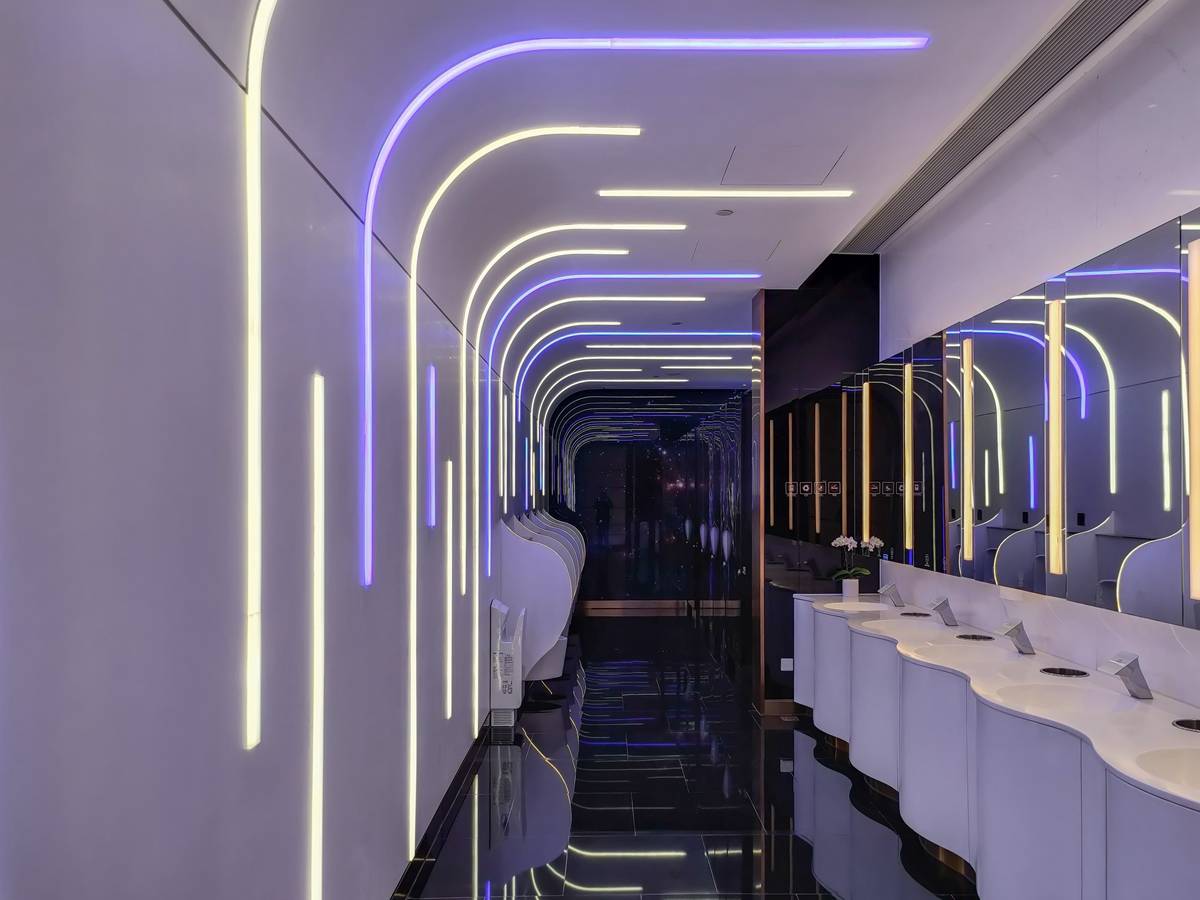 上海商场卫生间装饰科技感十足外观与太空舱撞脸