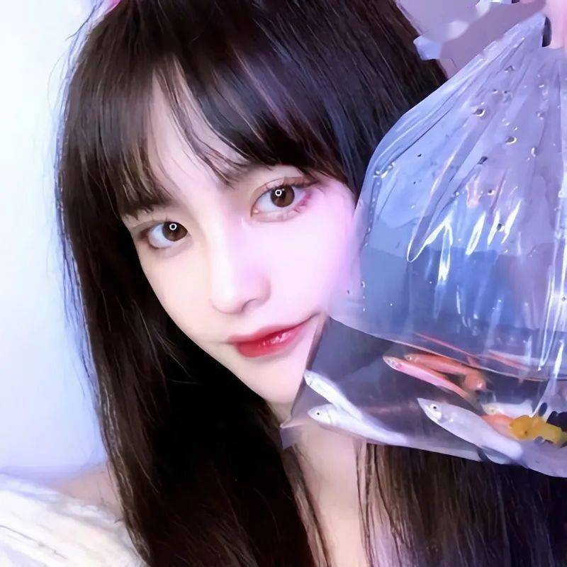 女生头像生活在一座喜欢的城市