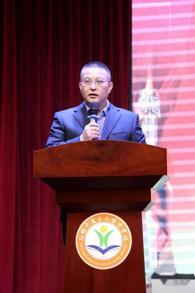 最后,九年级李爱东主任做考前动员,李主任在会上呈现的一组组数据