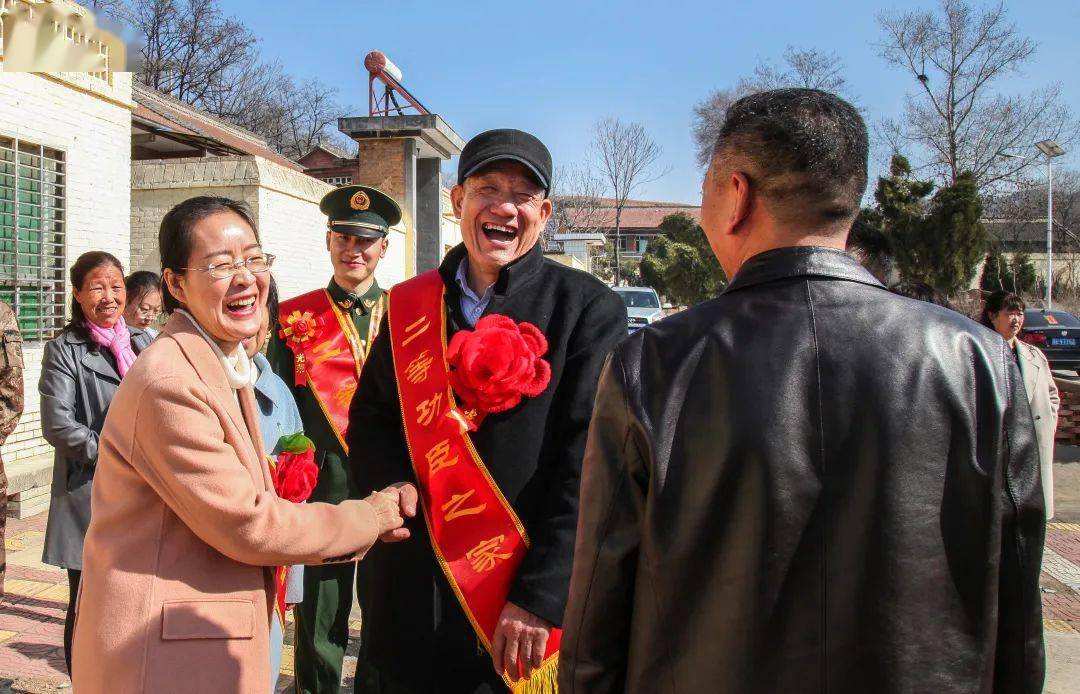 中央电视台,《人民日报》,《光明日报》,《解放军报》,《人民武警报》