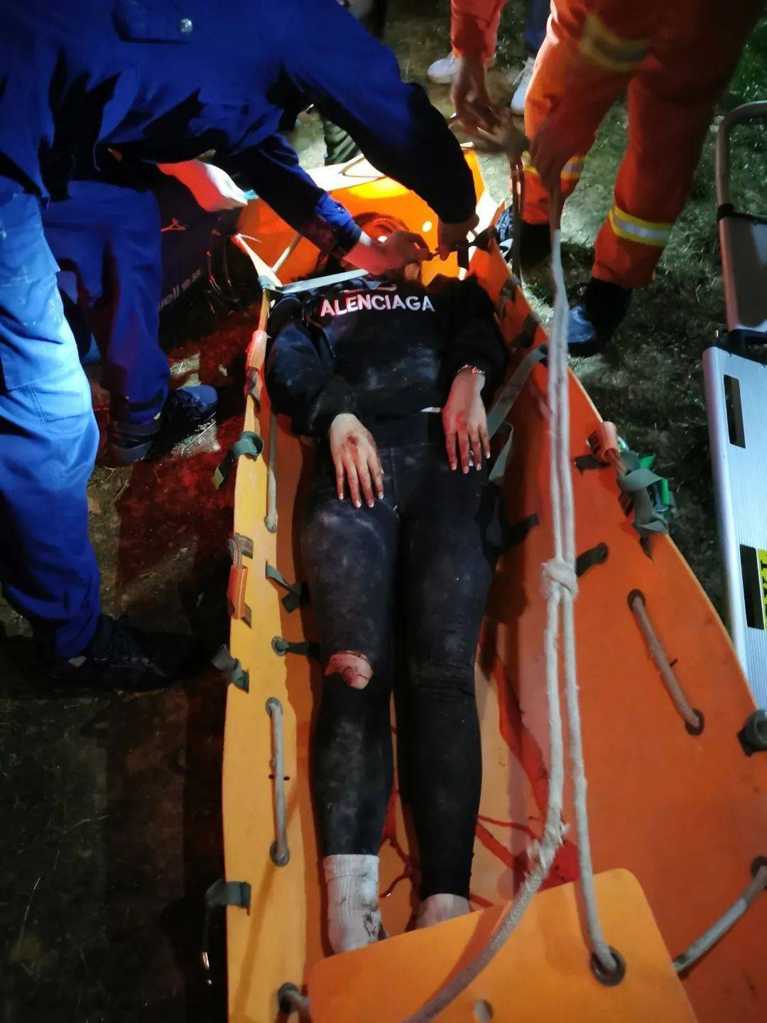 女朋友坠落17米高墙缝竟是因为