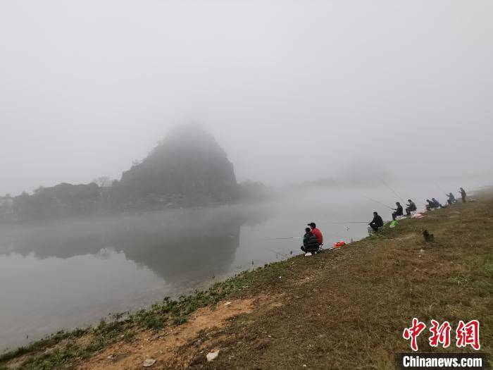 桂林雨雾萦绕似水墨画 迎来漓江烟雨最佳观赏期